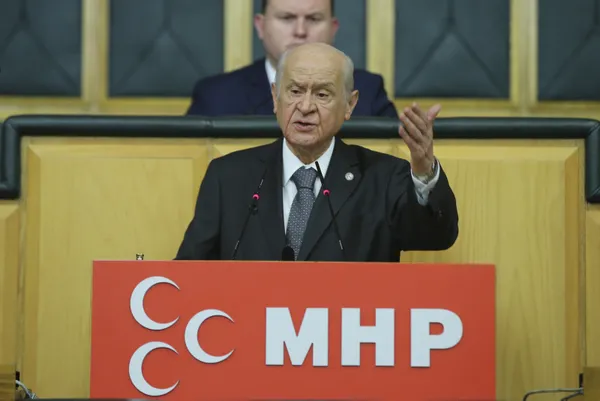 son-dakika-mhp-grup-toplantisi-devlet-bahceli-onemli-aciklamalarda-bulunuyor-1656403381465.jpg Son dakika: MHP Grup Toplantısı | Devlet Bahçeli: Erdoğan'ın adaylığı yasaldır - 3