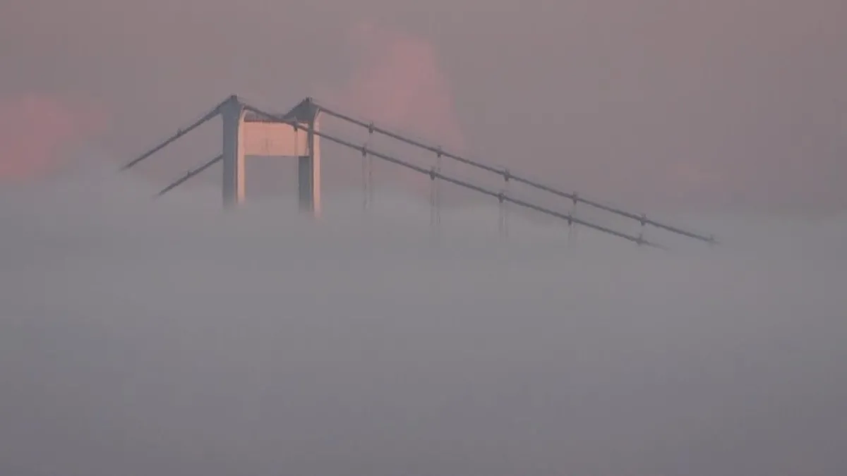 İstanbul Boğazı’nda yoğun sis! Köprü kayboldu