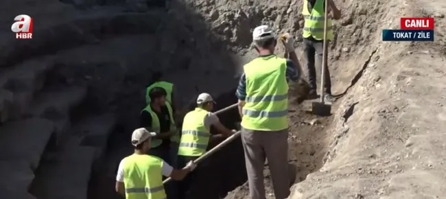 sezarin-geldim-gordum-yendim-dedigi-zile-kalesinde-antik-tiyatro-bulundu-1664193551281.jpg Sezar’ın ‘Geldim, Gördüm, Yendim’ dediği Zile Kalesi’nde antik tiyatro bulundu - 8