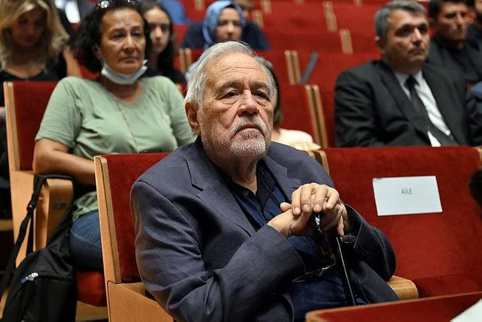 Tarihçi İlber Ortaylı Kenan Işık'ın cenaze töreninde