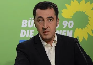 Ermenistan'dan Cem Özdemir'e Liyakat Nişanı