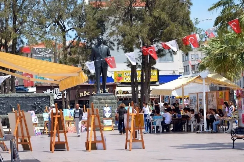 Ayvalik Meydani Satilik Tabii Ki Chp A Haber En Son Haberler