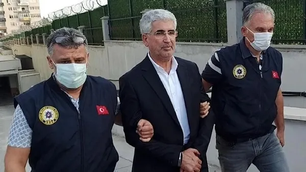 CHP’li Belediyenin makam verdiği terörle iltisaklı Bedrettin Gündeş’in kirli geçmişi gözler önüne serildi! Bakan Soylu Kılıçdaroğlu’na sordu: Bu şahsı tanıdınız mı?