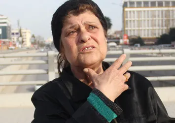 Yaşlı kadının boynundaki kolyeyi alıp kaçtılar!