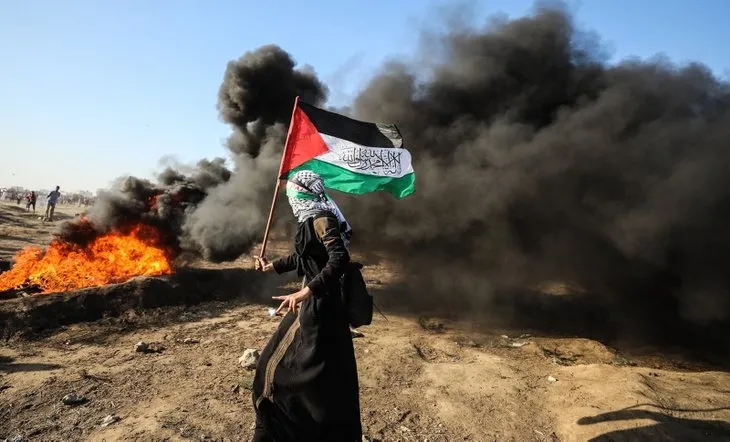 Gazze sınırında ölümüne direnişten sıcak anlar