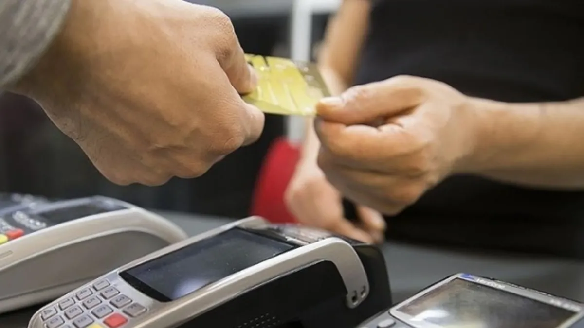 Semt Pazarlarında POS Cihazı Zorunluluğu Şakası mı? Gelir İdaresi Açıklamasıyla Gerçek Ortaya Çıktı!