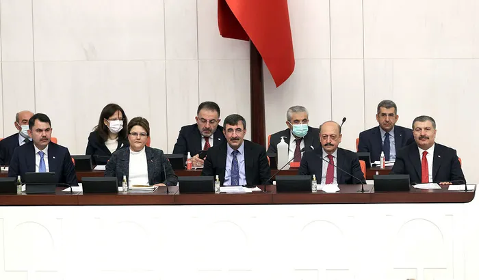 Bakan Murat Kurum: Attığımız her temel, kalemi silaha galip kılmıştır