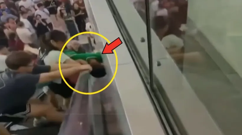 Başını derde soktu! Yürüyen merdivene...