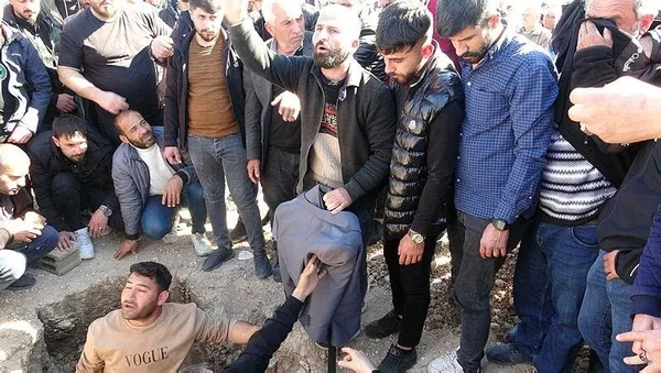 hatayda-depremde-2-can-kurtardi-patlamada-hayatini-kaybetti-aci-olay-1678198369789.jpeg Hatay'da depremde 2 can kurtardı patlamada hayatını kaybetti! Acı olay - 3