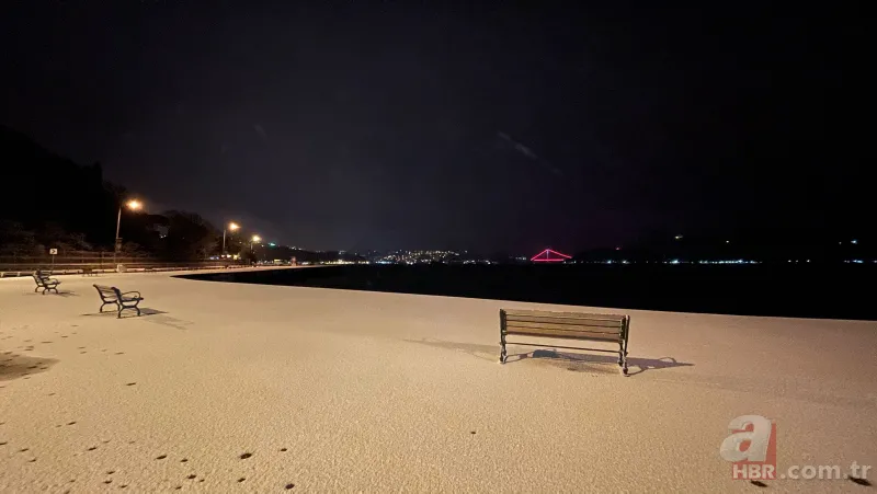 İstanbul beyaz örtüyle kaplandı! Ulaşımda aksama | Vali Yerlikaya uyardı: Zorunlu olmadıkça trafiğe çıkmayın 9
