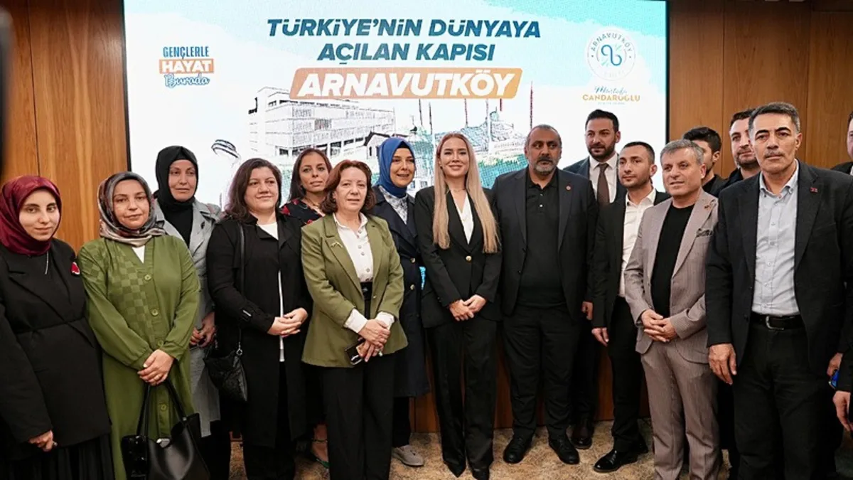 CHP Arnavutköy'de deprem! İki meclis üyesi ve 100 partili istifa etti | AK Parti'ye katıldılar