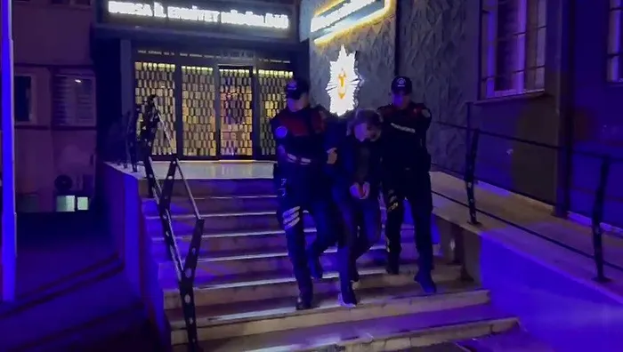 Taksiyle uyuşturucu ticareti! Ekiplerin dikkati yakalattı - 1