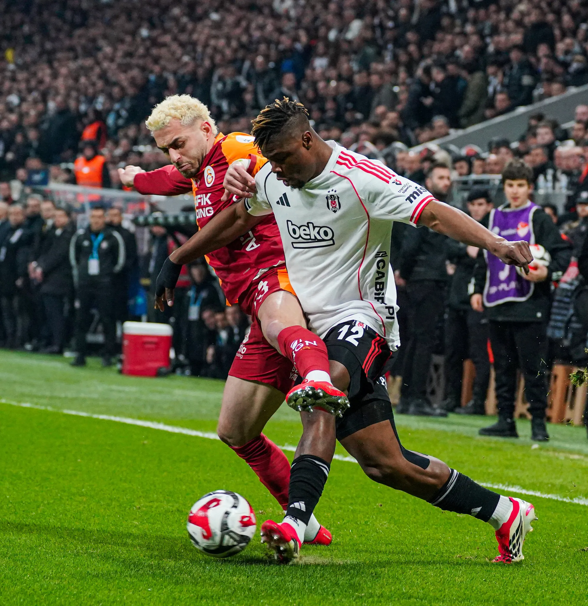 Zirvede kritik düello! Yapay zekadan dev derbi analizi