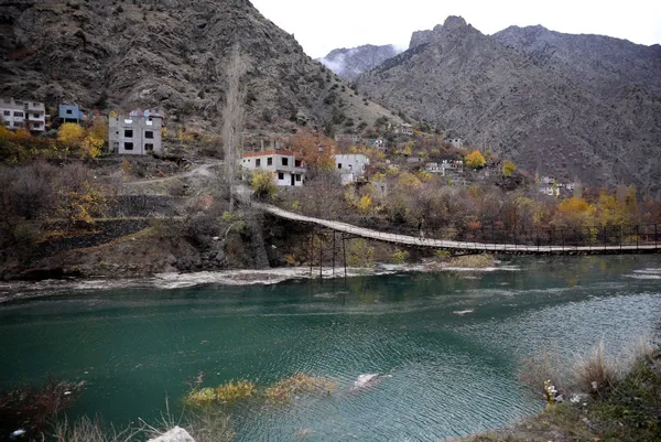 Yusufeli'nde tarihi köprü sular altında kaldı! 46 metreye yükseldi - 2