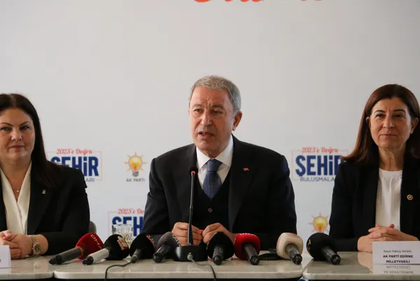 Son dakika: Milli Savunma Bakanı Hulusi Akar'dan "TSK'nın kimyasal silah kullandığı iddiası"na sert tepki: Yargı önünde hesap verecekler - 3