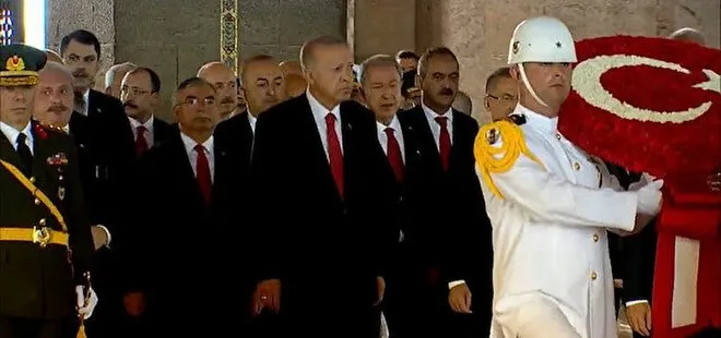 Başkan Erdoğan Büyük zaferin 100. yılında bir ilke imza attı! Devlet Mezarlığı ve Anıtkabir’e ziyaret