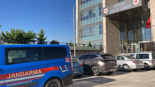 1701166949425.jpg Mersin'de 'borç' dehşeti! Önce ateş etti ölmeyince boğazını makasla kesti - 2