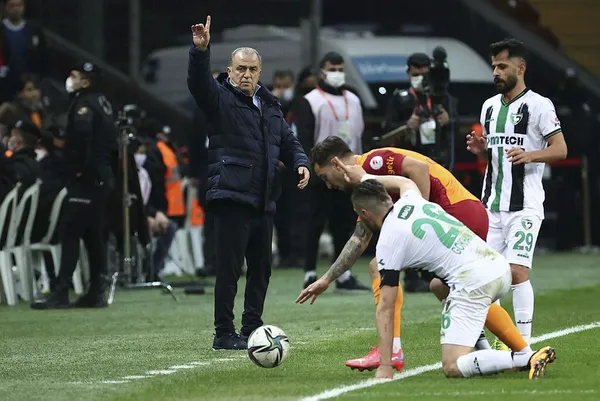 Denizlispor maçı sonrası Galatasaray’da Fatih Terim’den açıklama: Bir metreden atamama beceriksizliği gösterdik