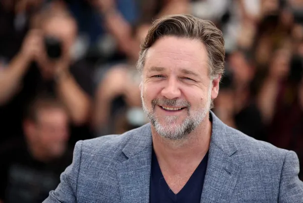 unlu-oyuncu-russell-croweun-babasi-hayatini-kaybetti-1617090943653.jpg Ünlü oyuncu Russell Crowe'un babası hayatını kaybetti! - 3