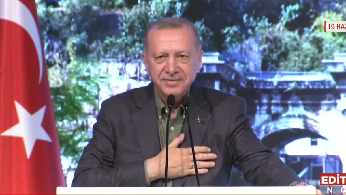 İçim yanar… Duyanlara duymayanlara… Bir aşk hikayesi... Sembol şarkılar Başkan Erdoğan için çaldı