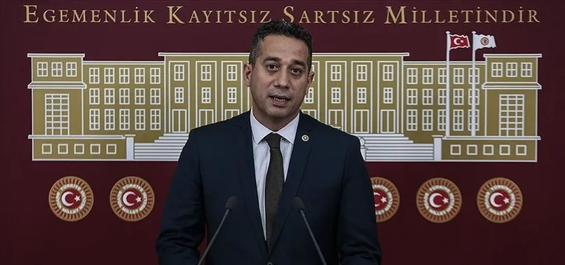 CHP'li Ali Mahir Başarır memleketi Mersin'de protesto edildi: "Hainsin zıp zıp Mahir"