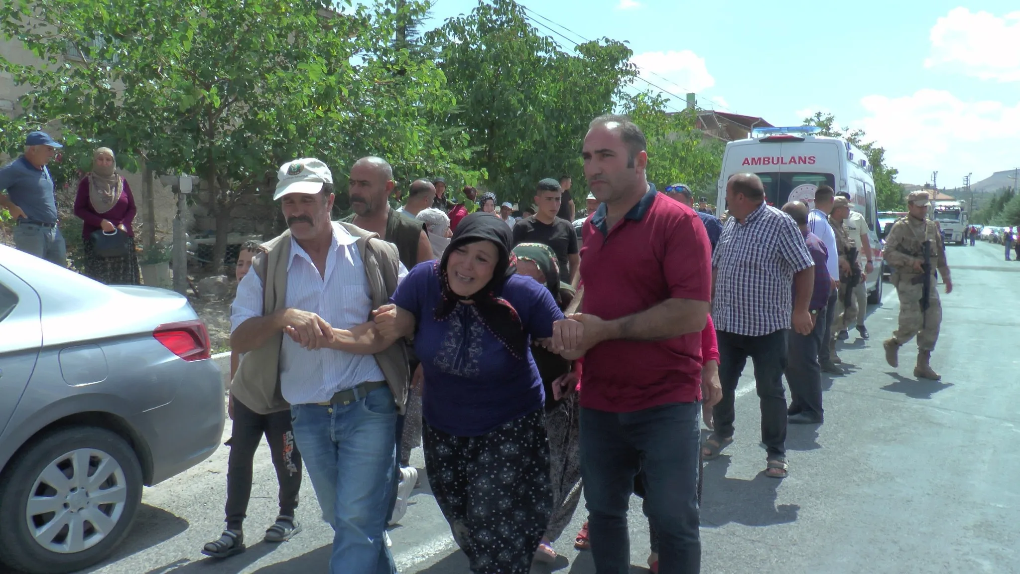 Nevşehir’de dehşete düşüren olay! Kızını mesajla taciz ettiğini öne sürdüğü genci önce kurşuna dizdi ardından boğazını kesti