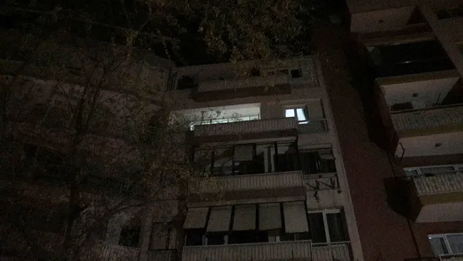 İzmir’de inanılmaz olay! Eski sevgilisinin oğlundan kaçarken balkondan düştü - 2