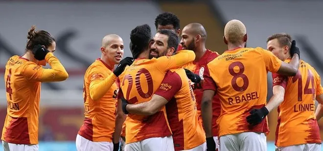 Son dakika: Galatasaray’ın yıldızı Başakşehir ile anlaştı