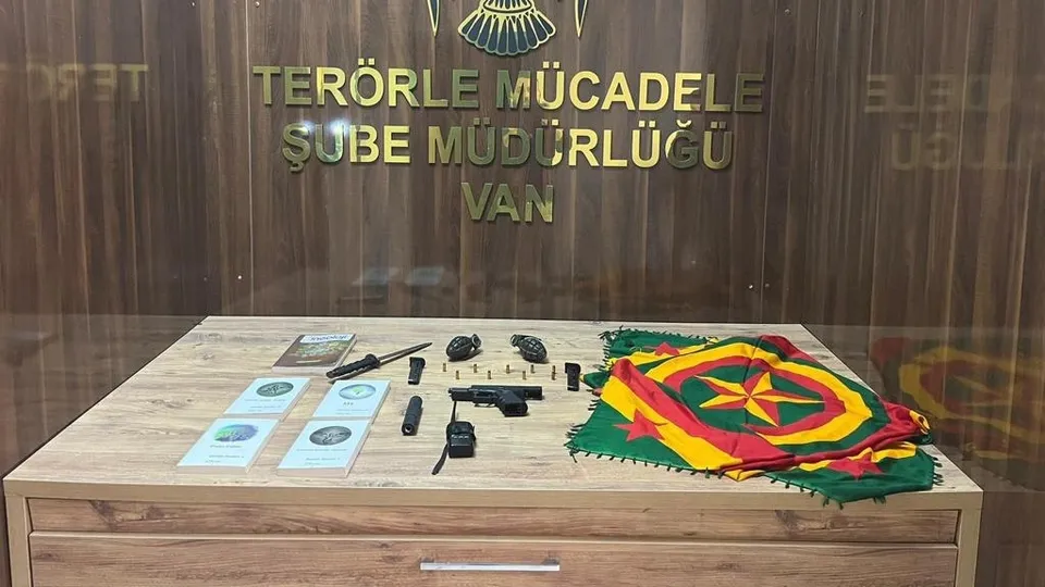 Van'da terör örgütü PKK'ya önemli bir darbe daha! Silah ve el bombası bulundu
