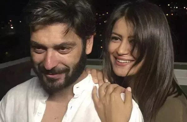 uzak-sehirin-yildizi-ozan-akbabadan-servetlik-imza-1767877296994.jpeg Kaynak: Sosyal medya