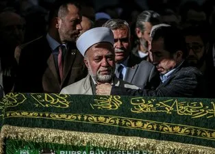 Oğlunun ve torunun cenaze namazını kıldırdı