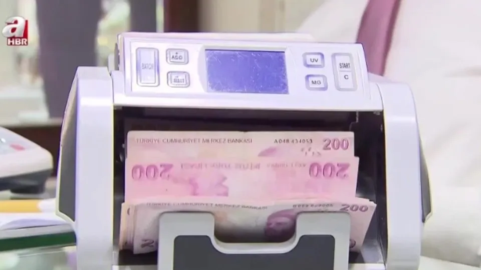 Milyonlarca emekliye dev destek! Bakan Vedat Işıkhan duyurdu: Fatura, eczane ve marketlerde indirim, KYK’da bedava konaklama....