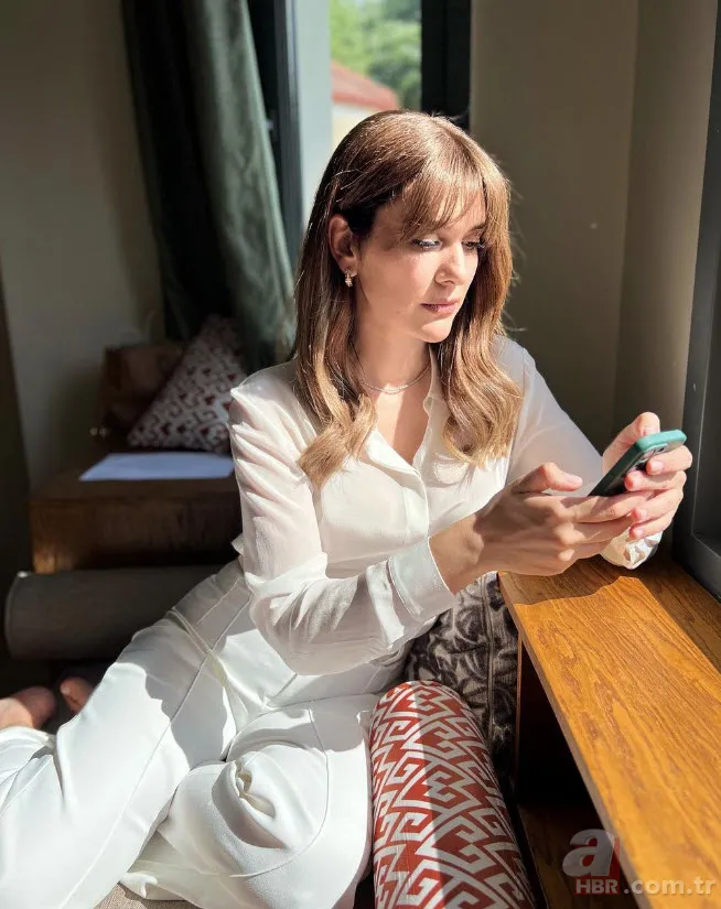 Bergüzar Korel’in yeni imajı sosyal medyayı salladı! Esra Erol’un kopyası... 6