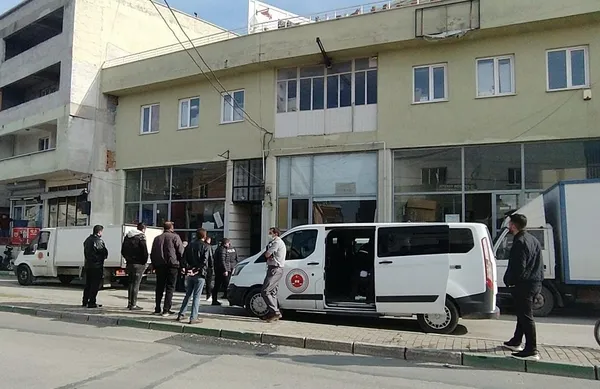 bursada-kahreden-olay-camasir-asarken-balkondan-dusup-hayatini-kaybetti-o-anlar-kamerada-1635846891996.jpg Bursa’da kahreden olay! Çamaşır asarken balkondan düşüp hayatını kaybetti: O anlar kamerada - 3