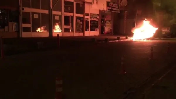 1625973844331.jpg Geceyi aydınlattı! Kırıkkale'de park halindeki otomobil kundaklandı - 2
