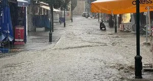 Çeşme’de yollar göle döndü!