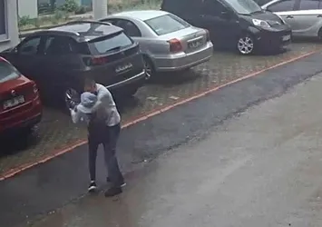 Bursa'da sokak ortasında sapık dehşeti! Çığlık atarak kurtuldu