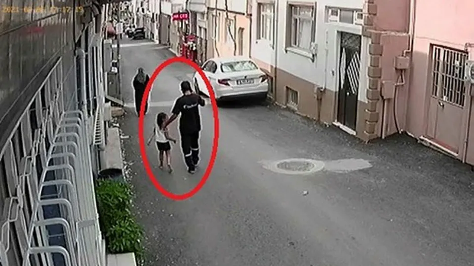5 yaşındaki kızı taciz eden şahsı ifşa etti! Görüntüleri deşifre eden aile tehditten kurtulamıyor