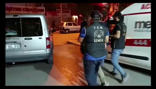 bombali-saldiri-engellendi-izmirdeki-operasyonda-eylem-hazirligindaki-10-deasli-yakalandi-1695391808049.jpg Bombalı saldırı engellendi! İzmir'deki operasyonda eylem hazırlığındaki 10 DEAŞ'lı yakalandı - 1