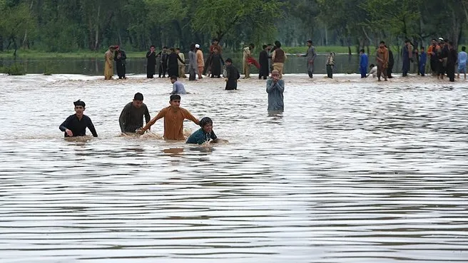 Pakistan’daki sel ve yıldırımlarda can kaybı 71’e yükseldi!