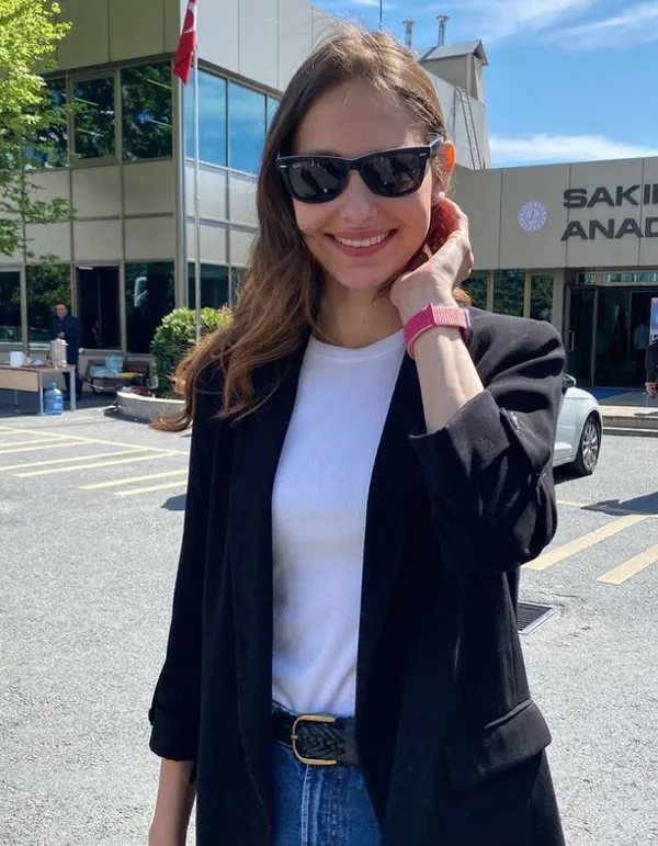 Brezilya asıllı oyuncu Jessica May: Oy kullanırken çok heyecanlandım