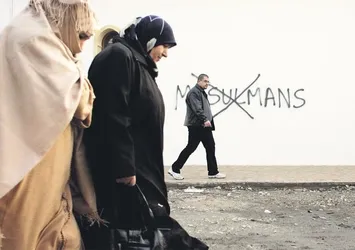 İslam’ı kanserden kötü gösteriyorlar