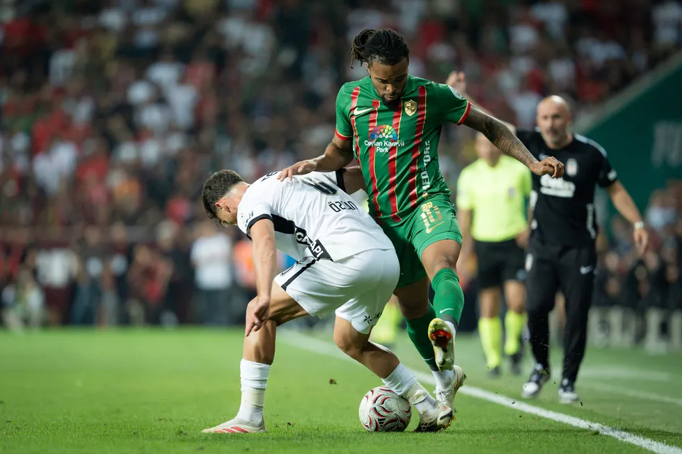 super-ligde-milli-ara-oncesi-6-hafta-sonlandi-yapay-zekanin-sene-sonu-sampiyonu-kim-1789999658288.jpg Yapay zeka Süper Lig şampiyonunu tahmin etti! İşte ilk 5 sıralaması ve küme düşecek takımlar - 3