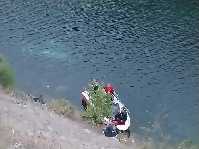 1764581868074.jpeg Aracın nehre uçmasının ardından yapılan çalışmalardan bir kare (DHA)