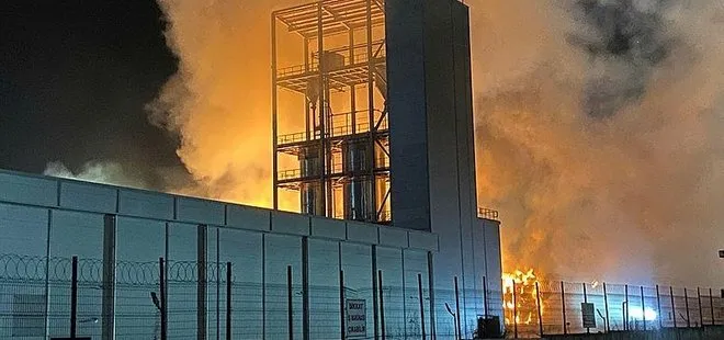 Tekirdağ’da kağıt fabrikasında yangın! Alevler geceyi aydınlattı
