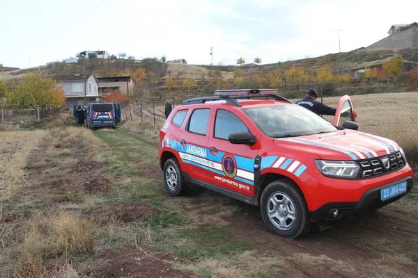 elazigda-hirsizlar-koyu-soydular-500-bin-tllik-zarar-1668924500391.jpg Elazığ’da hırsızlar köyü soydular! Jandarma vatandaşların çalınan eşyalarını teslim etti - 1