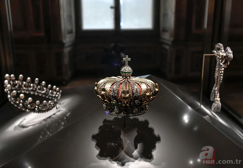 Louvre müzesi nasıl soyuldu? Film sahnelerini aratmayan 7 dakikalık soygun! 18