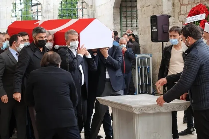 Özdemir Bayraktar son yolculuğuna uğurlandı! Sevenleri Fatih Camii'ne akın etti
