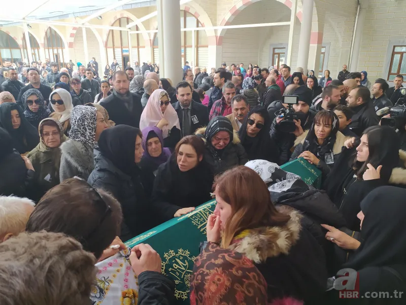 Şarkıcı Ceylan’ın acı günü! Yeğeni Nazlıcan Arkan'ı gözyaşları içinde uğurladı 4
