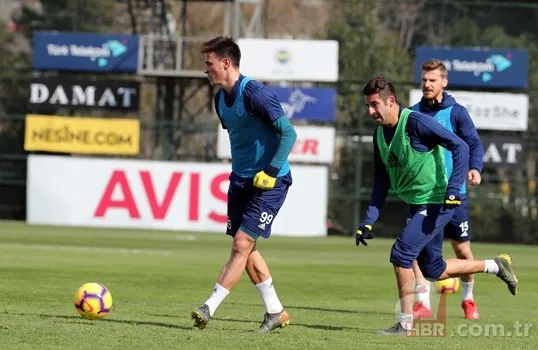 Fenerbahçe idmanında dikkat çeken detay! 16